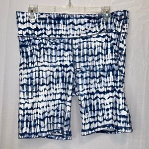 Gap Fit Shorts Size Large blue and white waistband pocket New